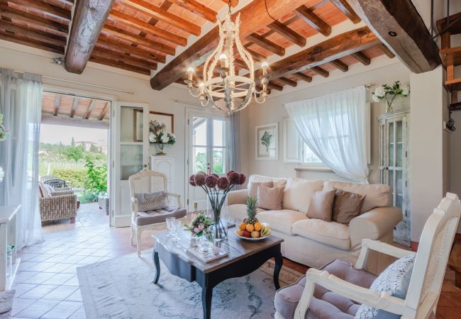 Villa a Monte San quirico - 3 Bedrooms Farmhouse with Shared Pool in the Fattoria Sardi Wine Resort in Lucca