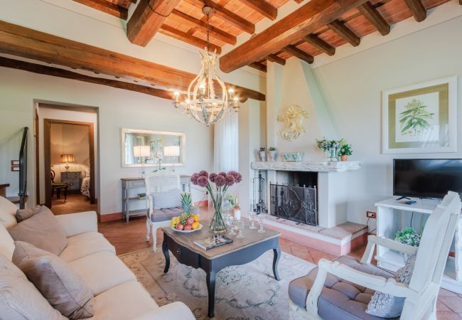 Villa a Monte San quirico - 3 Bedrooms Farmhouse with Shared Pool in the Fattoria Sardi Wine Resort in Lucca