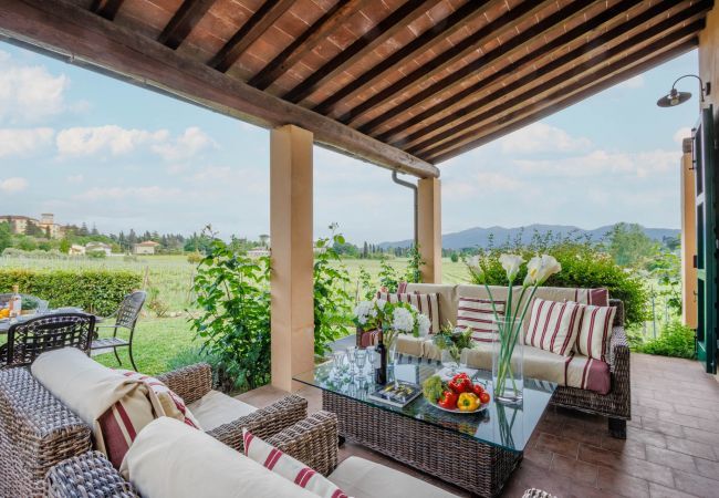 Villa a Monte San quirico - 3 Bedrooms Farmhouse with Shared Pool in the Fattoria Sardi Wine Resort in Lucca