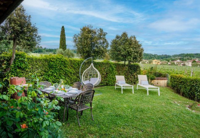 Villa a Monte San quirico - 3 Bedrooms Farmhouse with Shared Pool in the Fattoria Sardi Wine Resort in Lucca