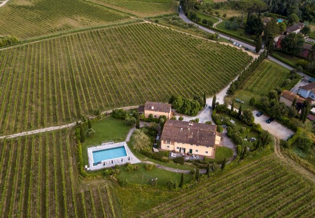 Villa a Monte San quirico - 3 Bedrooms Farmhouse with Shared Pool in the Fattoria Sardi Wine Resort in Lucca