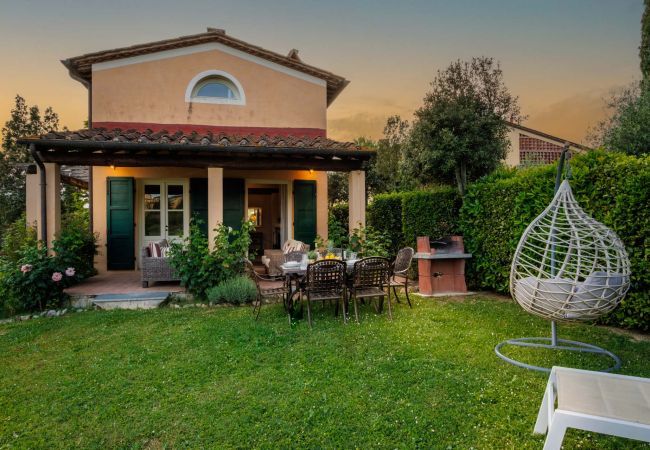 Villa a Monte San quirico - 3 Bedrooms Farmhouse with Shared Pool in the Fattoria Sardi Wine Resort in Lucca