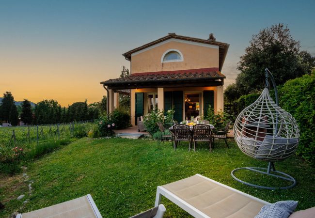 Villa a Monte San quirico - 3 Bedrooms Farmhouse with Shared Pool in the Fattoria Sardi Wine Resort in Lucca