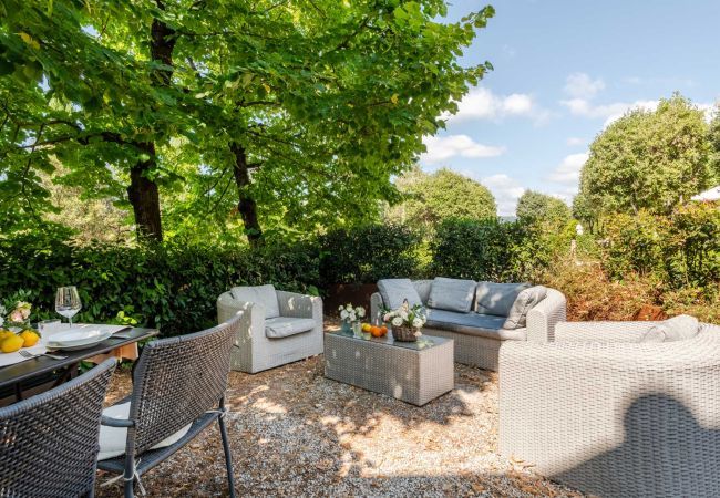 Appartamento a Monte San quirico - Maria Farmhouse Apartment in Wine Resort in Lucca Appartamento a Monte San quirico - Maria Farmhouse Apartment in Wine Resort in Lucca