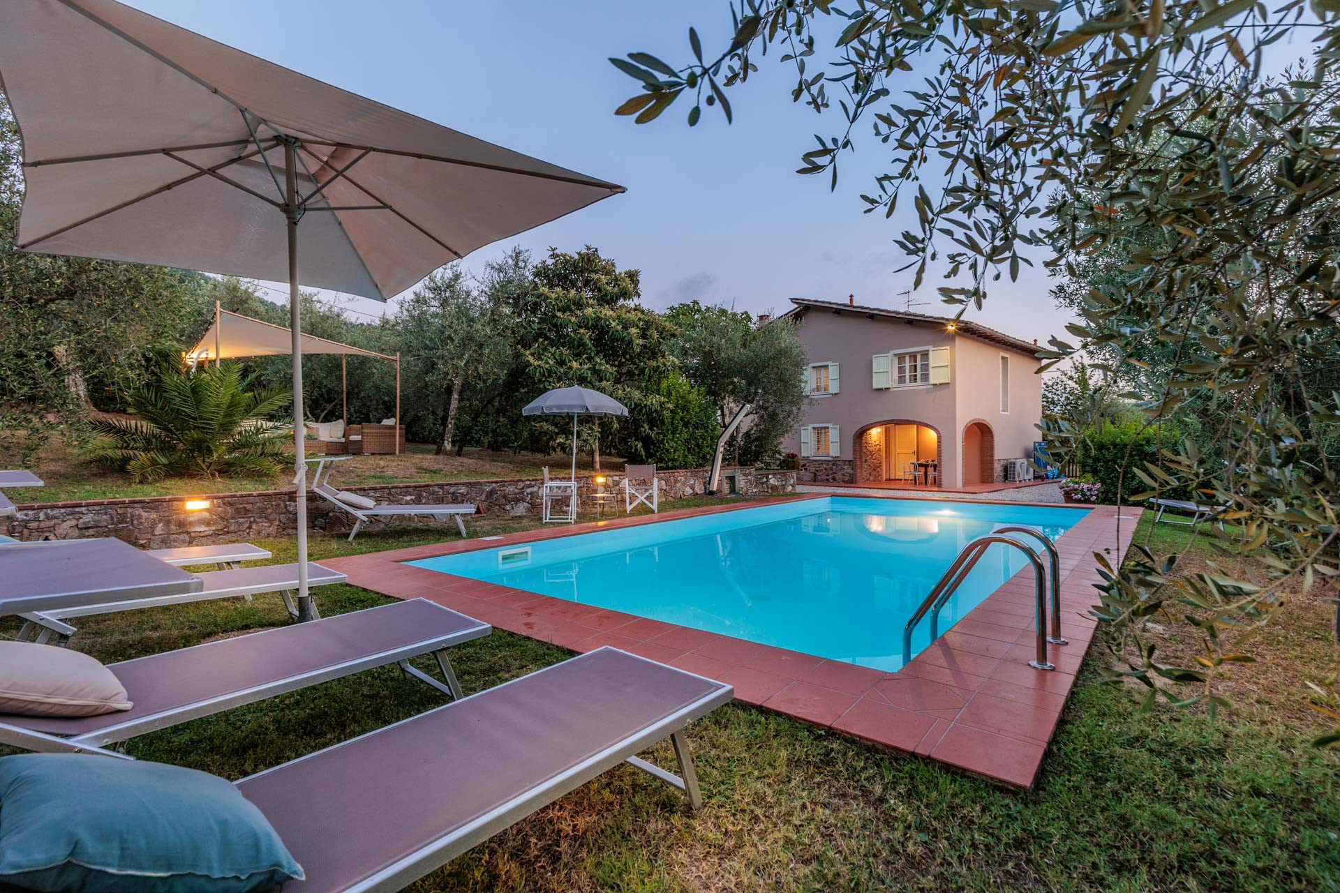 Villa a Lucca - Villa Dondolino, a Stylish Farmhouse with Private Pool close to Lucca and the Beach