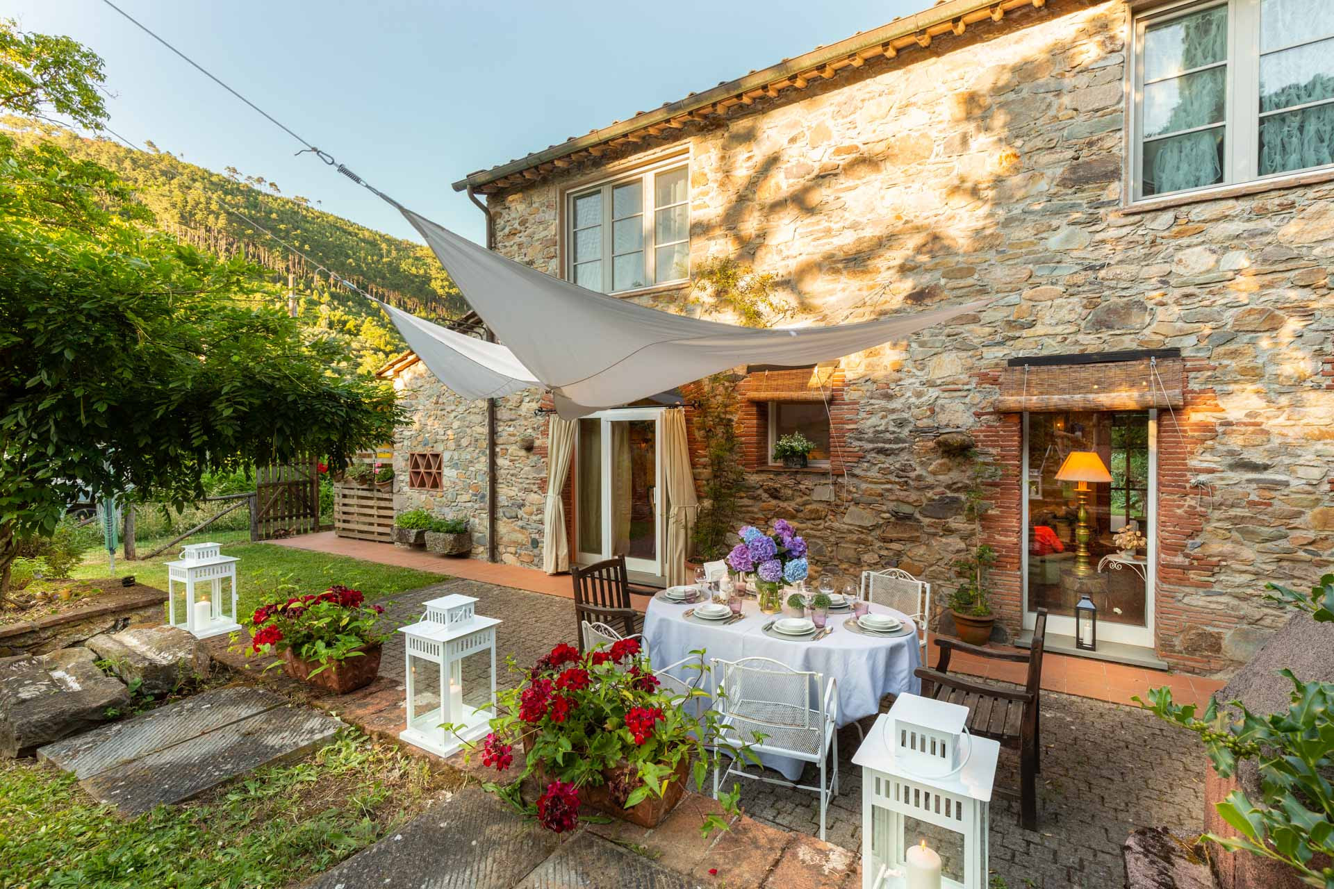 Villa a Capannori - Villa Ester, a Stylish Farmhouse on the Hills by Lucca