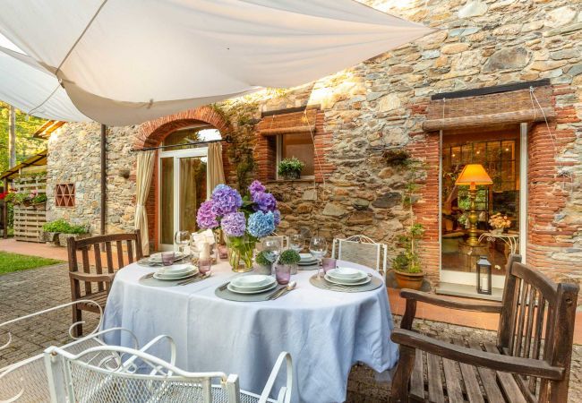 Villa a Capannori - Villa Ester, a Stylish Farmhouse on the Hills by Lucca