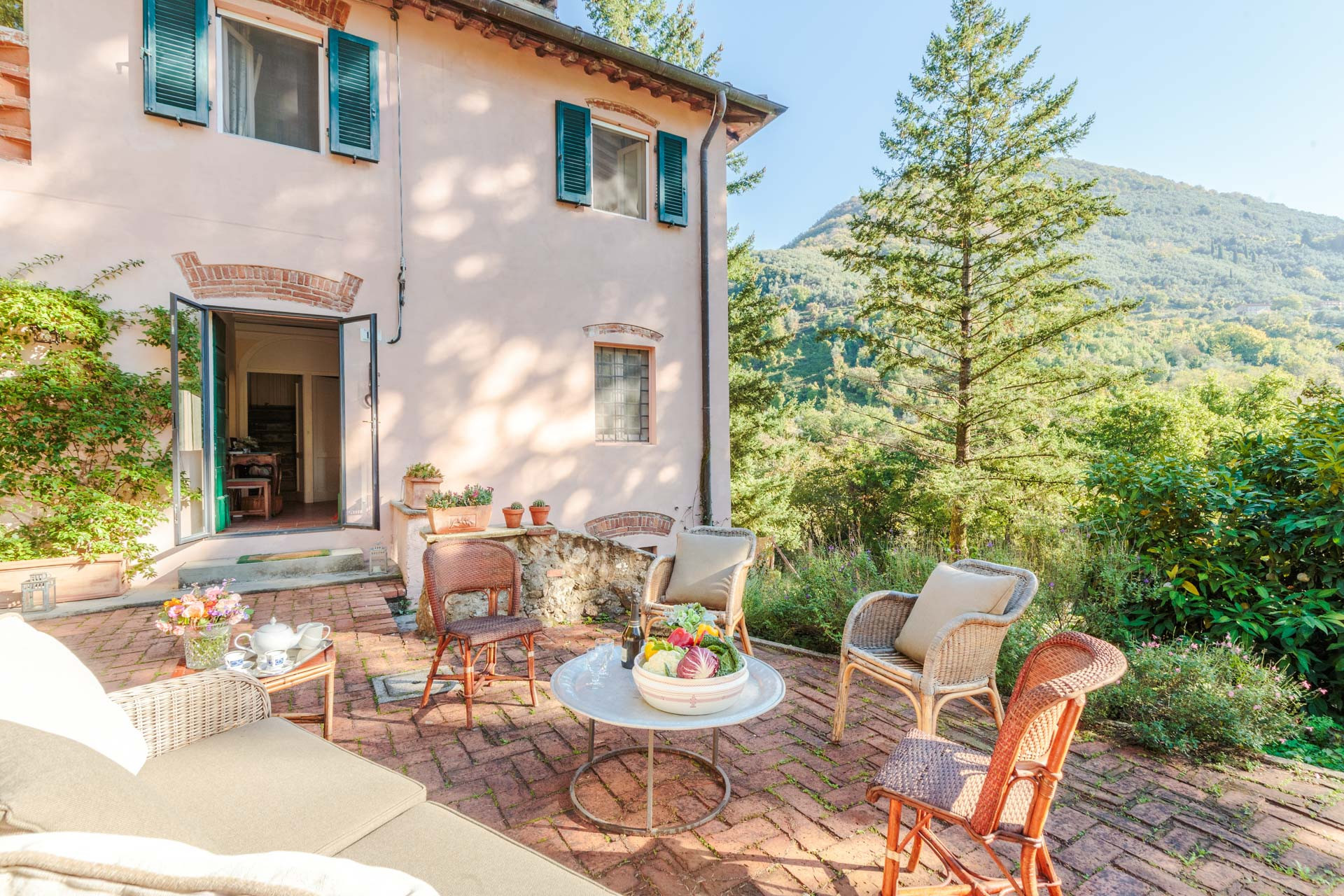 Villa a Camaiore - Villa Birdsong, among the Woods in Camaiore