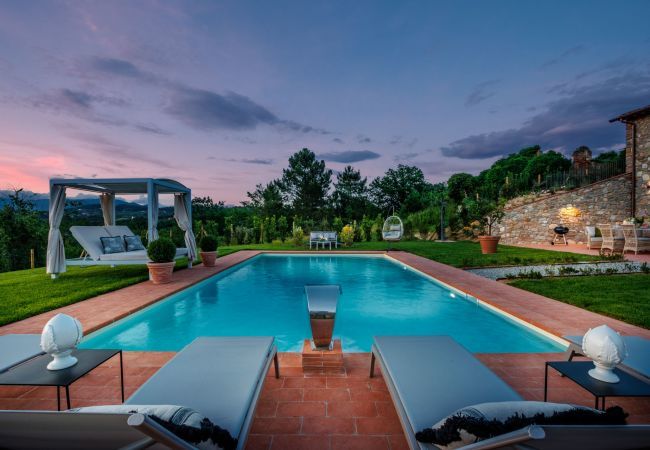 Villa a Montecarlo - Villa Flora, a Luxury 3 bedrooms Farmhouse with Pool and Jacuzzi