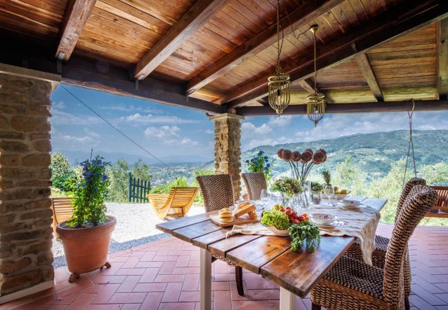 Villa a Pescia - Sospirata Farmhouse, luxury 2 bedrooms villa with Amazing Views on the Rolling Hills of Pescia