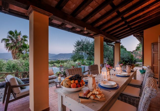Villa a Lucca - Villa Gabry Farmhouse with Incredible View on the Hills close to Lucca Town Centre