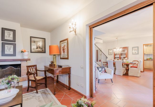 Villa a Lucca - Villa Gabry Farmhouse with Incredible View on the Hills close to Lucca Town Centre