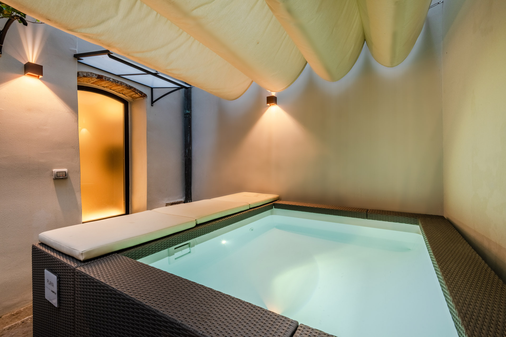  a Lucca - Gallo Cedrone, a Home with Outdoor