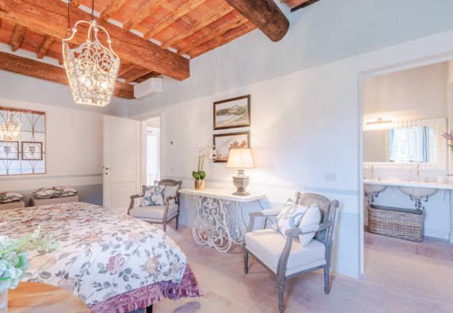 Villa a Lucca - Villa Francigena, a Luxury 10 bedroom Farmhouse Villa