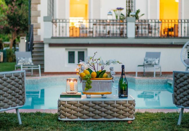 Villa a Lucca - Villa Buonamici, a Luxury Villa with Pool in a walking distance from Lucca