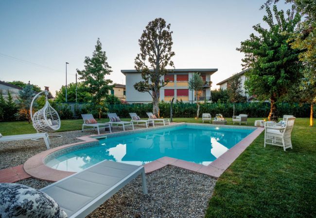 Villa a Lucca - Villa Buonamici, a Luxury Villa with Pool in a walking distance from Lucca