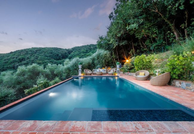 Villa a San Concordio di Moriano - Villa Lina, Luxury Farmhouse with Pool and Amazing View close to Lucca Town Centre