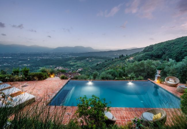 Villa a San Concordio di Moriano - Villa Lina, Luxury Farmhouse with Pool and Amazing View close to Lucca Town Centre