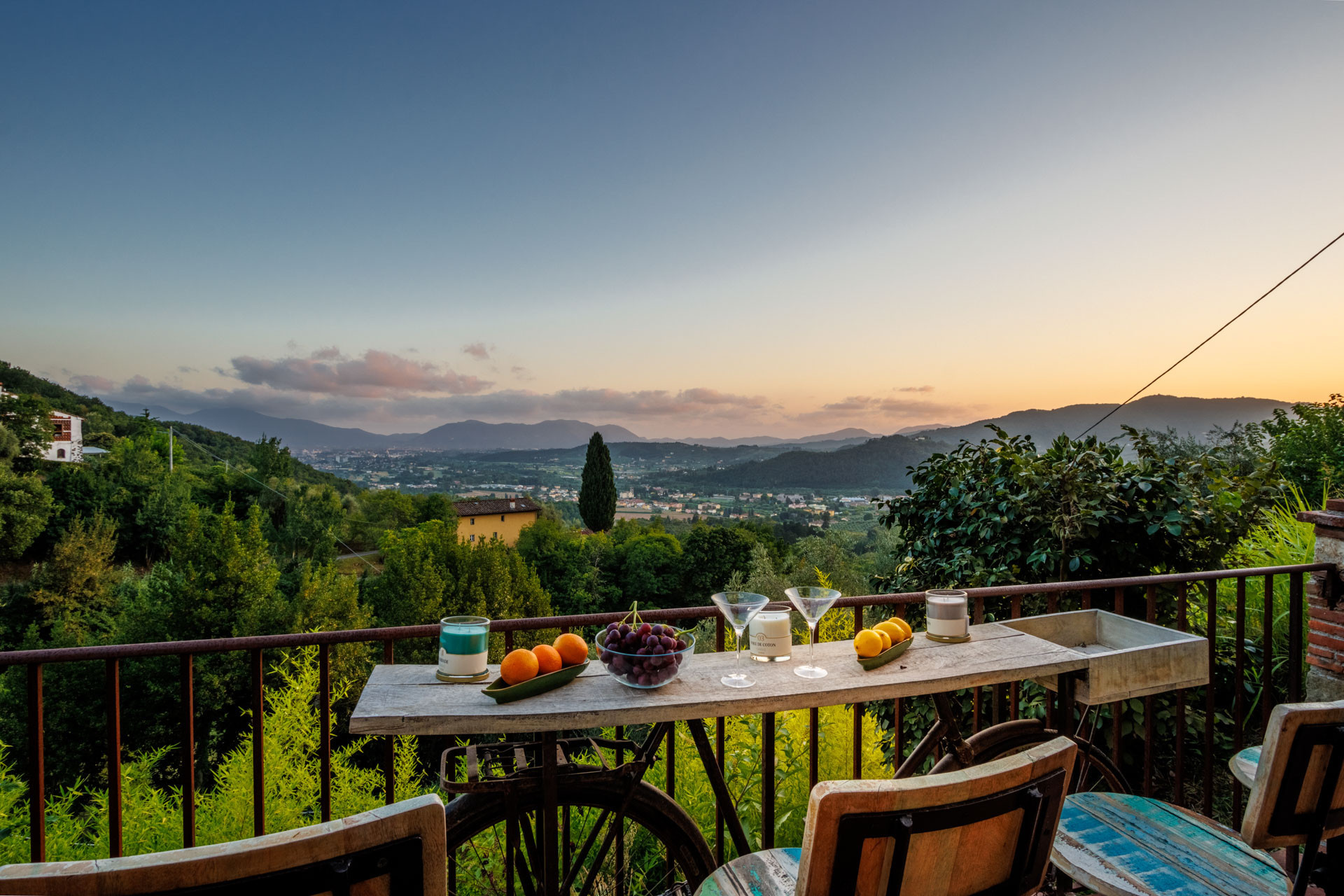 Villa a Lucca - Villa Alice, panoramic stone farmhouse to sleep 10 with pool in Lucca