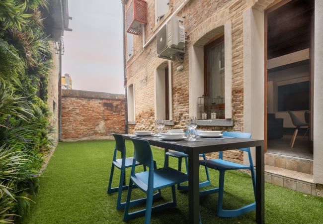 Appartamento a Venezia - Castello Apartment with Garden R&R