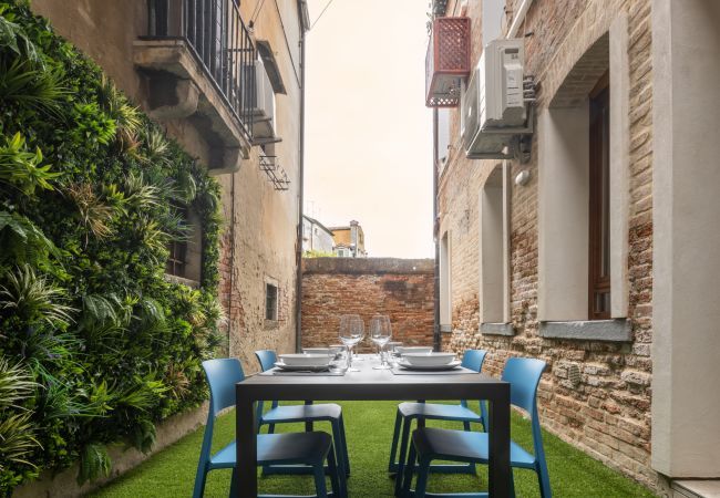 Appartamento a Venezia - Castello Apartment with Garden R&R