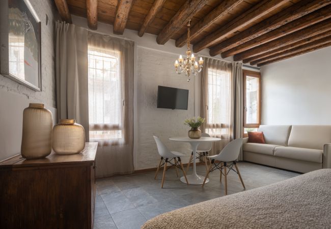 Appartamento a Venezia - Castello Apartment with Garden R&R