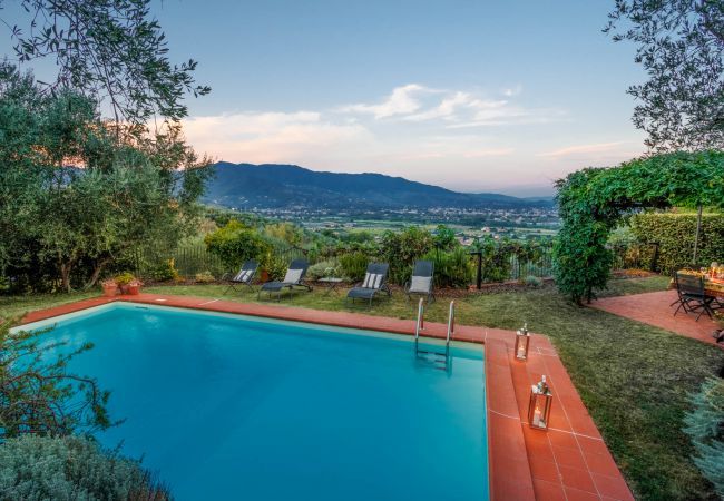 Villa a Lucca - Villa Debby, 2 bedrooms Farmhouse with Pool on the Hills of Lucca