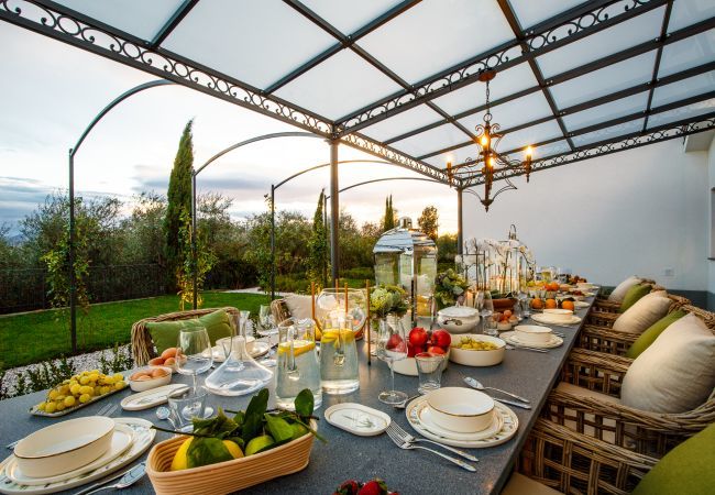 Villa a Segromigno in Monte - Summit Splendor: Where Luxury Meets Limitless Views