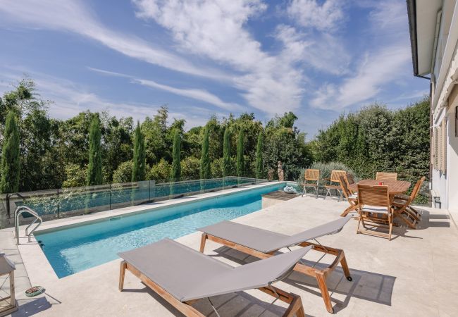 Villa a Lucca - Villa Ivona Modern Luxury Classic Villa with Private Pool and panoramic views in 3 kms from Lucca Walls