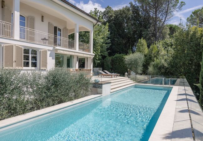 Villa a Lucca - Villa Ivona Modern Luxury Classic Villa with Private Pool and panoramic views in 3 kms from Lucca Walls