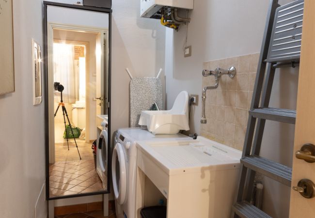 Appartamento a Lucca - Convenient First Floor 2 Bedrooms Apartment With WiFi and Air Condition