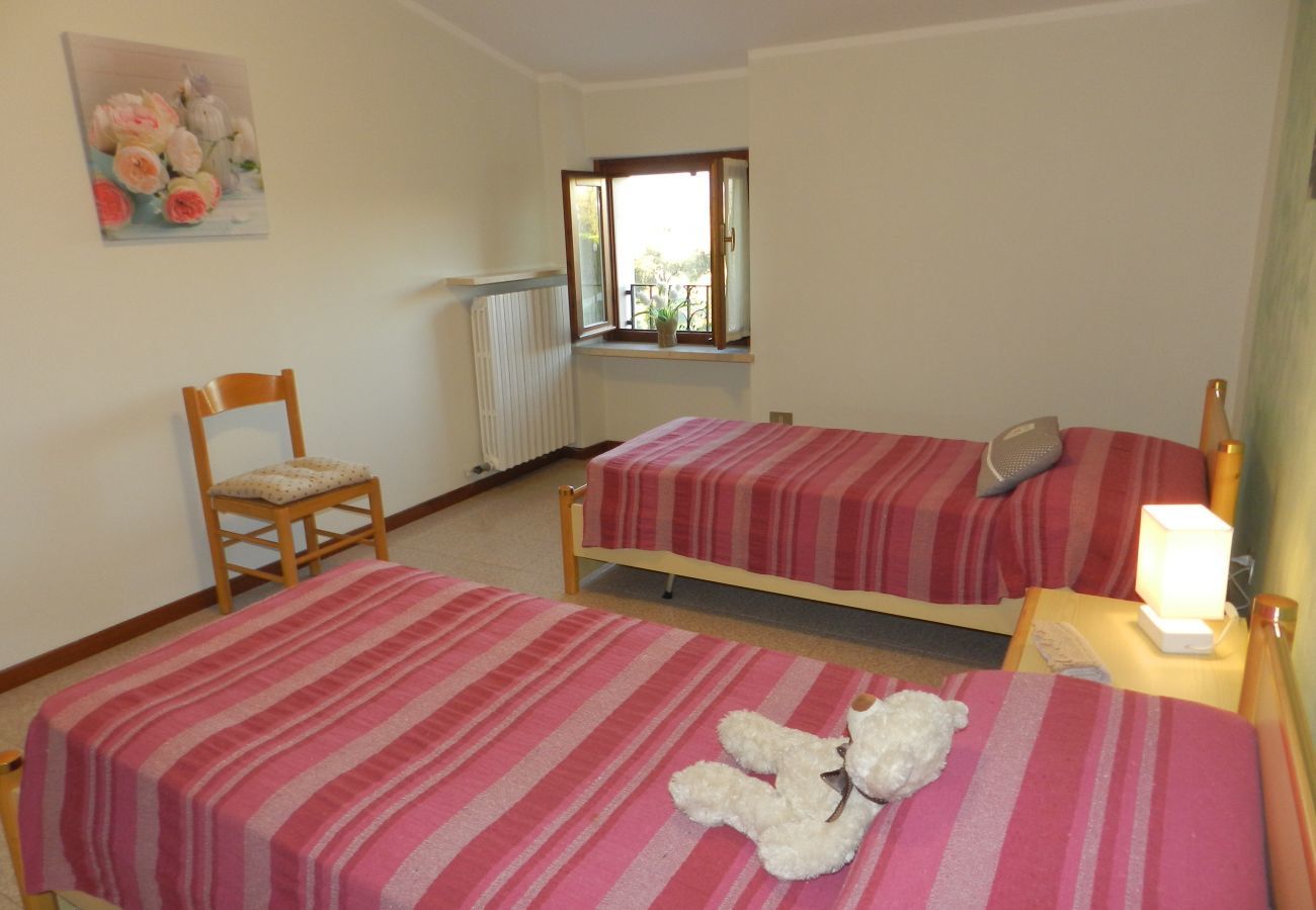 Appartamento a Lazise - Regarda – casa vacanza Rosa Alba 7 con ingresso al campeggio Park delle Rose e alla spiaggia
