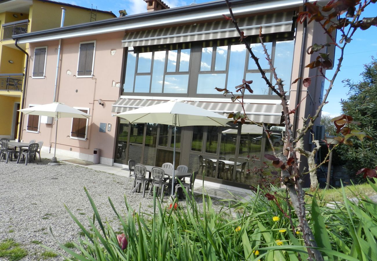 Appartamento a Lazise - Regarda - trilocale Rosa Canina 8 con ingresso al campeggio Park delle Rose e alla spiaggia