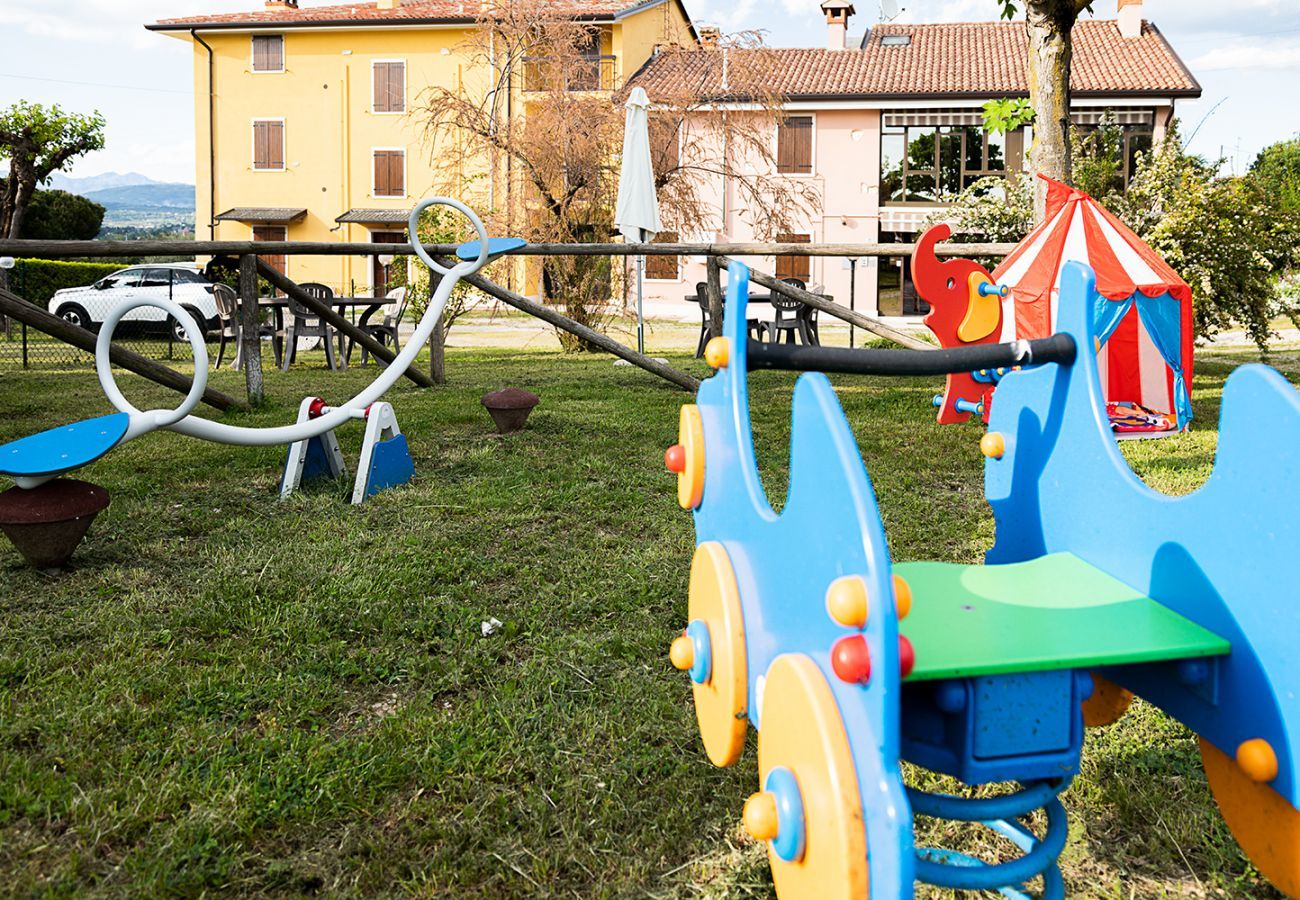 Appartamento a Lazise - Regarda - trilocale Rosa Canina 8 con ingresso al campeggio Park delle Rose e alla spiaggia