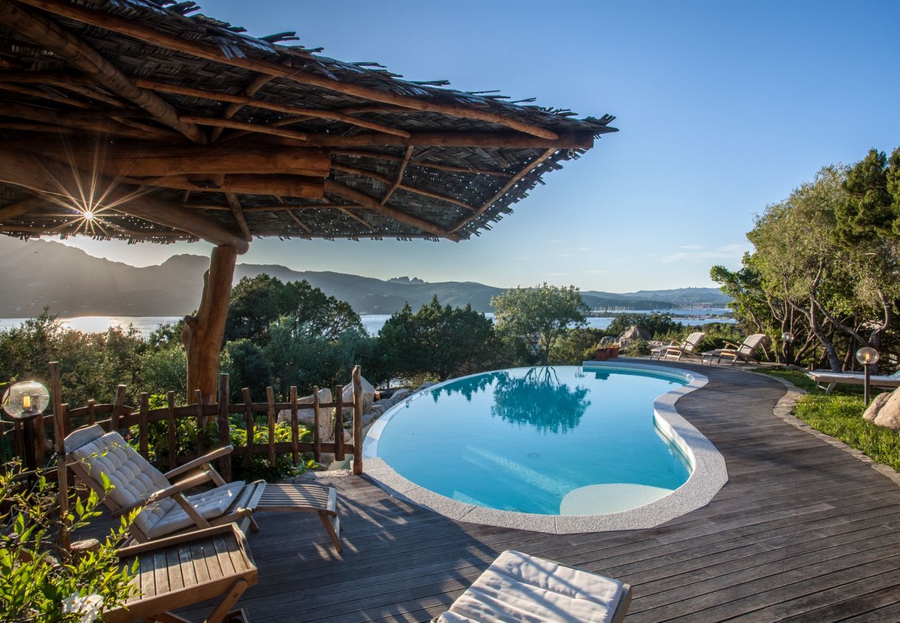 Villa a Porto Rotondo - Villa Sa Jaga: piscina a sfioro sul tramonto di Porto Rotondo | Klodge