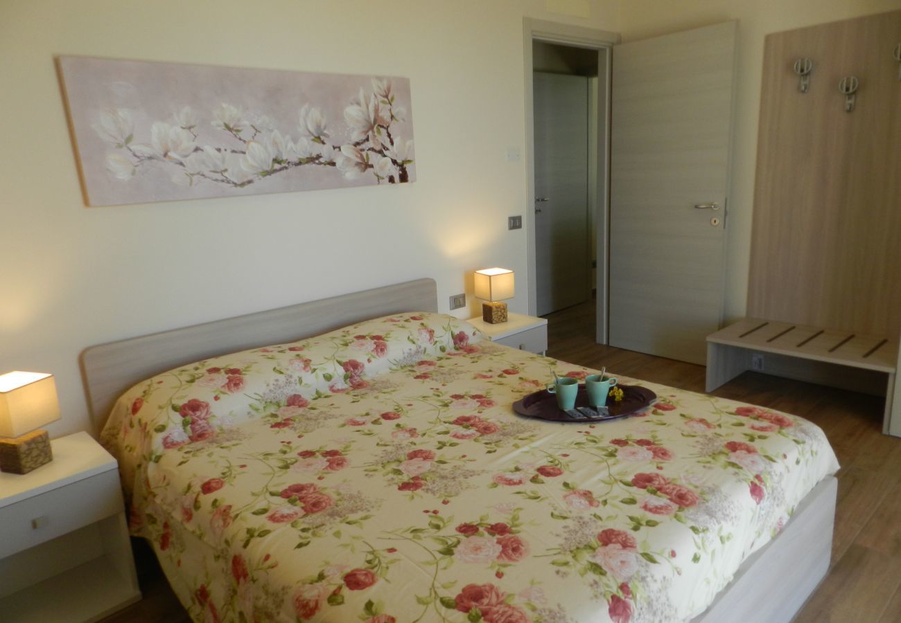 Villa a Bardolino - Regarda - Villa Alba a Bardolino con vista lago, garage, wifi e giardino privato