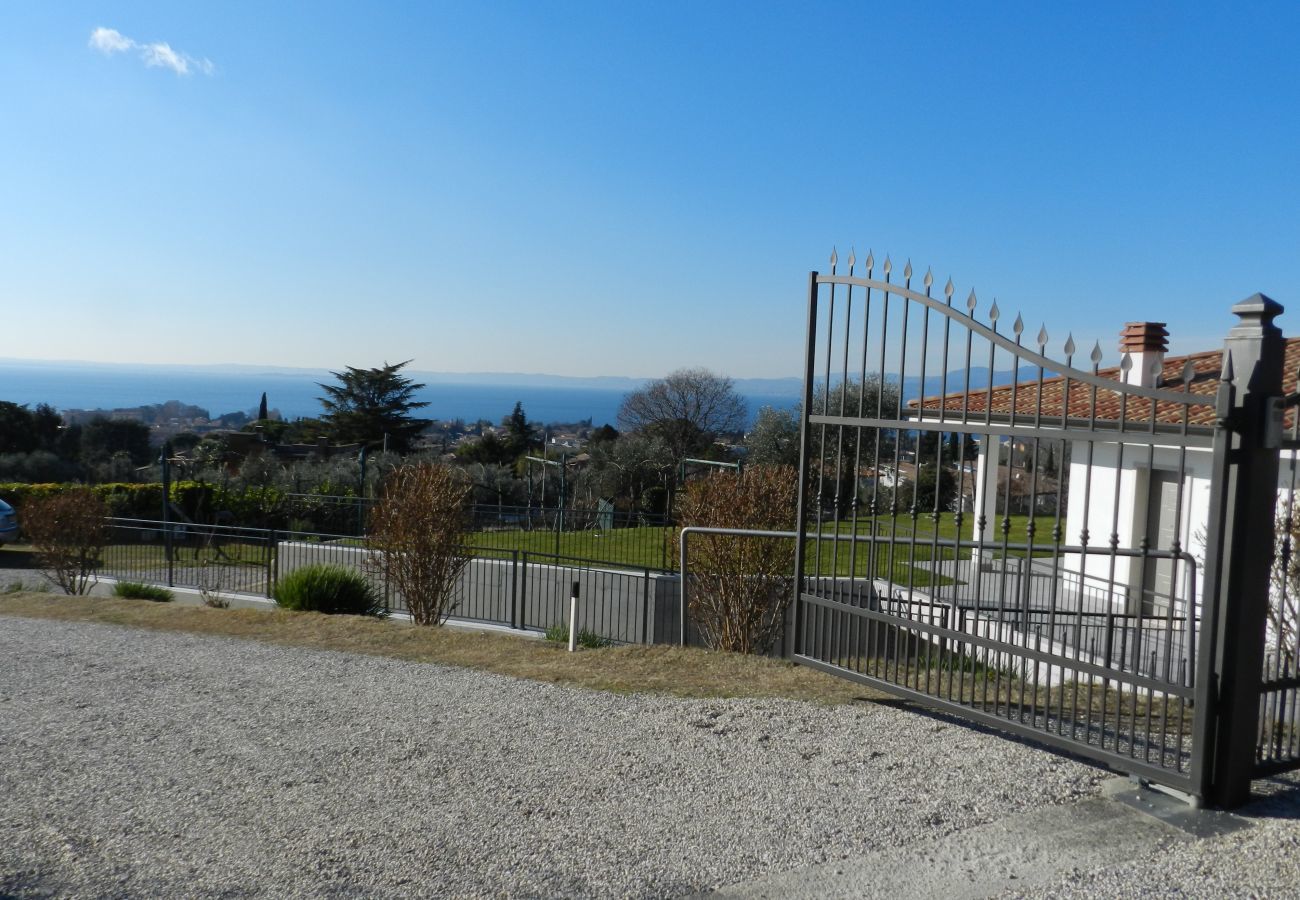 Villa a Bardolino - Regarda - Villa Alba a Bardolino con vista lago, garage, wifi e giardino privato