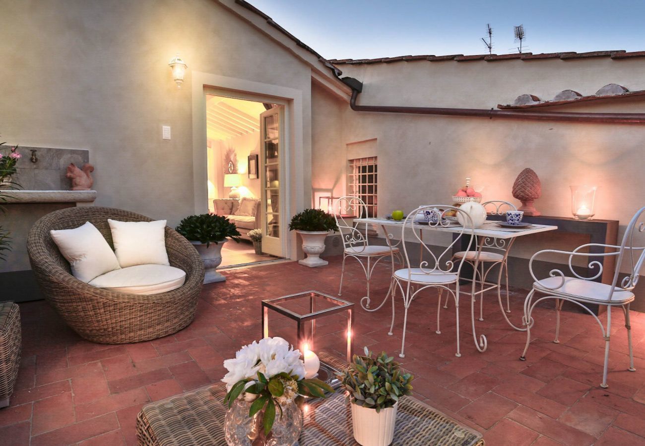 Appartamento a Lucca - Casa Laura, a Terrace above Lucca