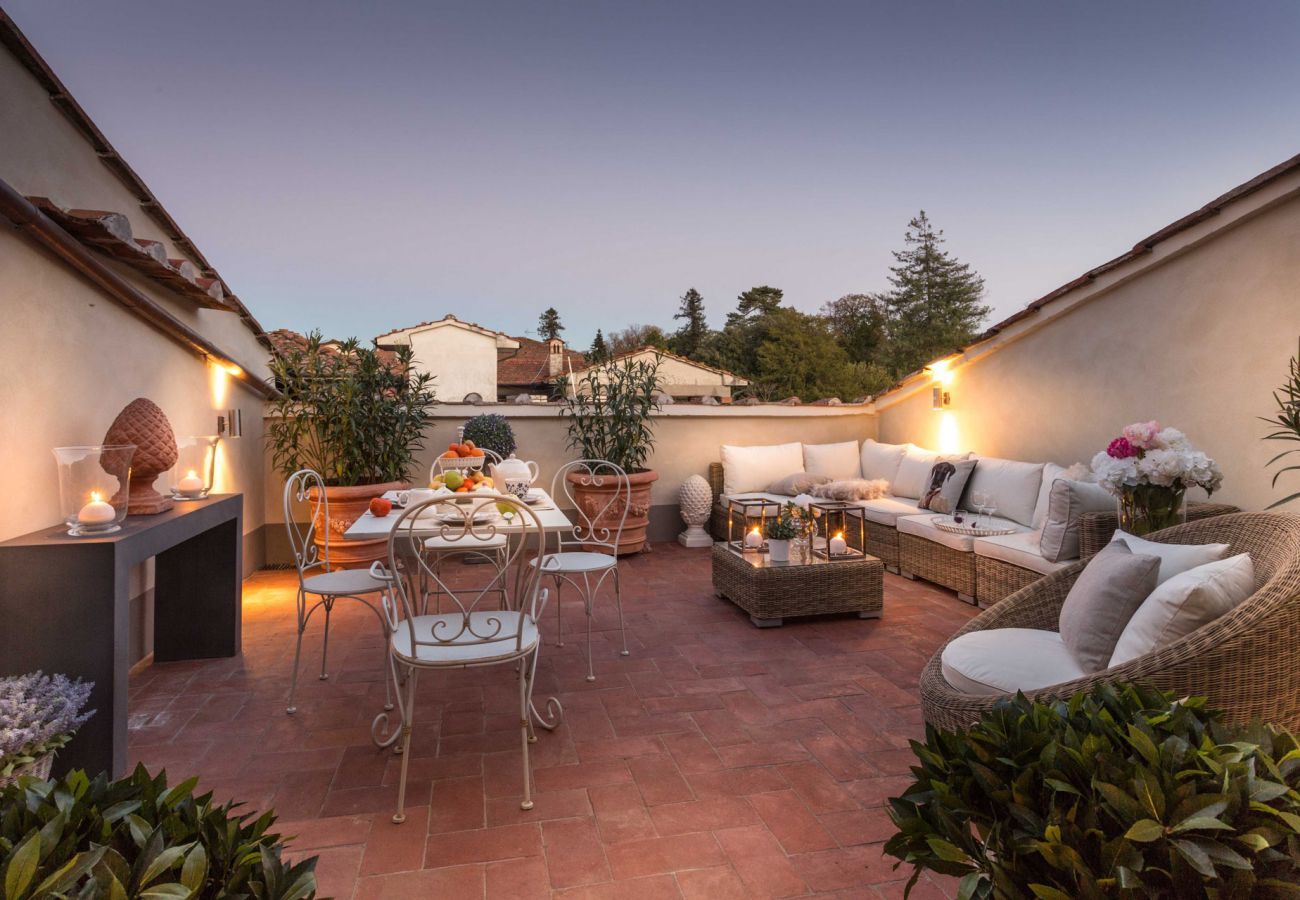 Appartamento a Lucca - Casa Laura, a Terrace above Lucca