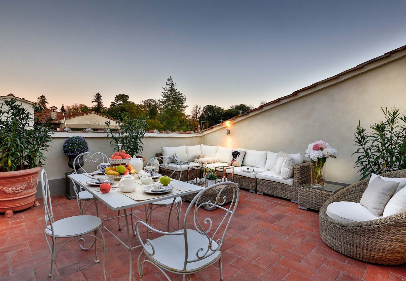 Appartamento a Lucca - Casa Laura, a Terrace above Lucca
