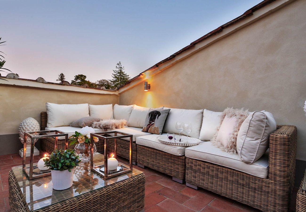 Appartamento a Lucca - Casa Laura, a Terrace above Lucca