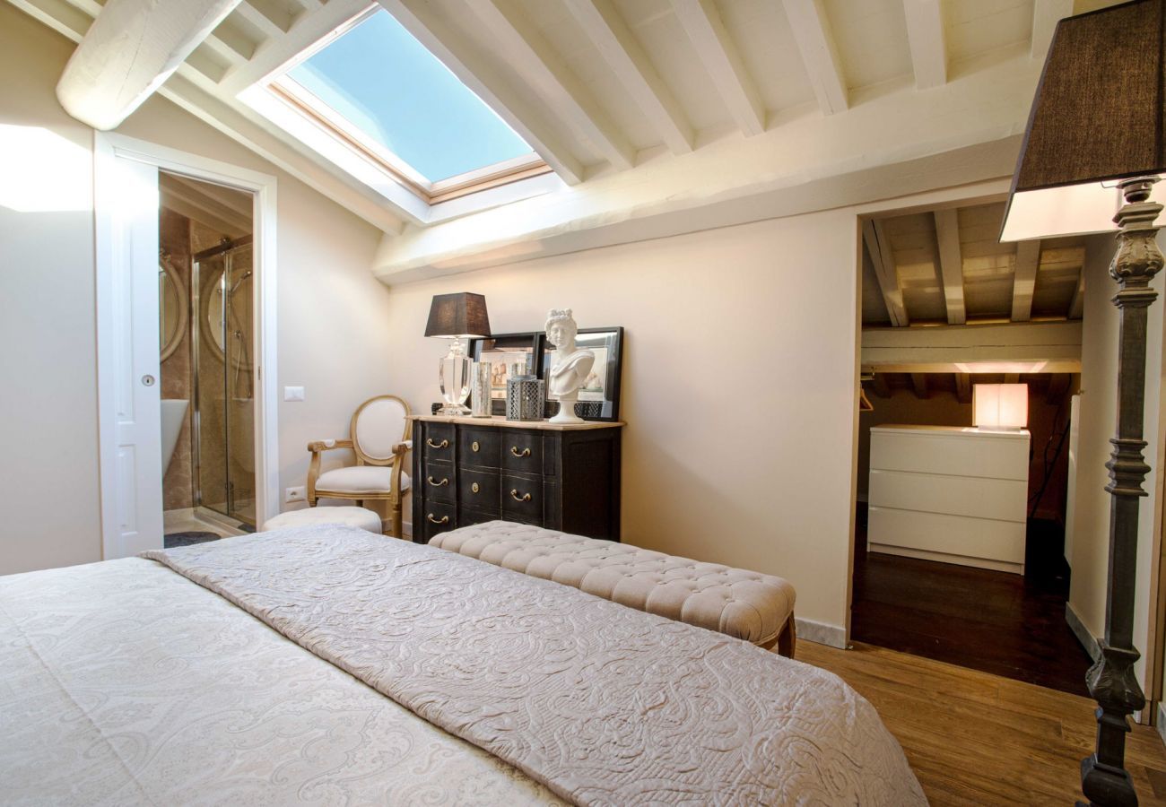 Appartamento a Lucca - Casa Laura, a Terrace above Lucca