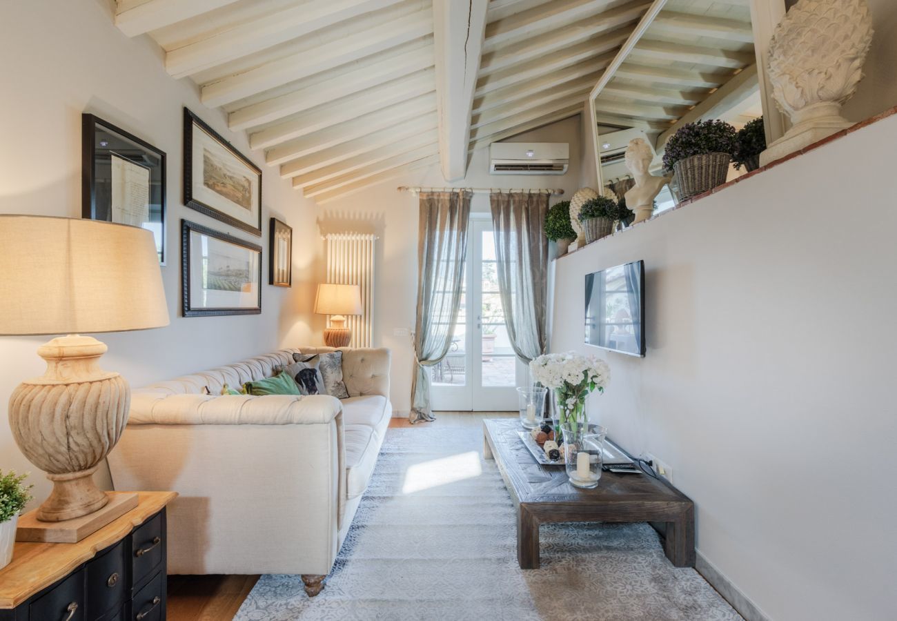 Appartamento a Lucca - Casa Laura, a Terrace above Lucca