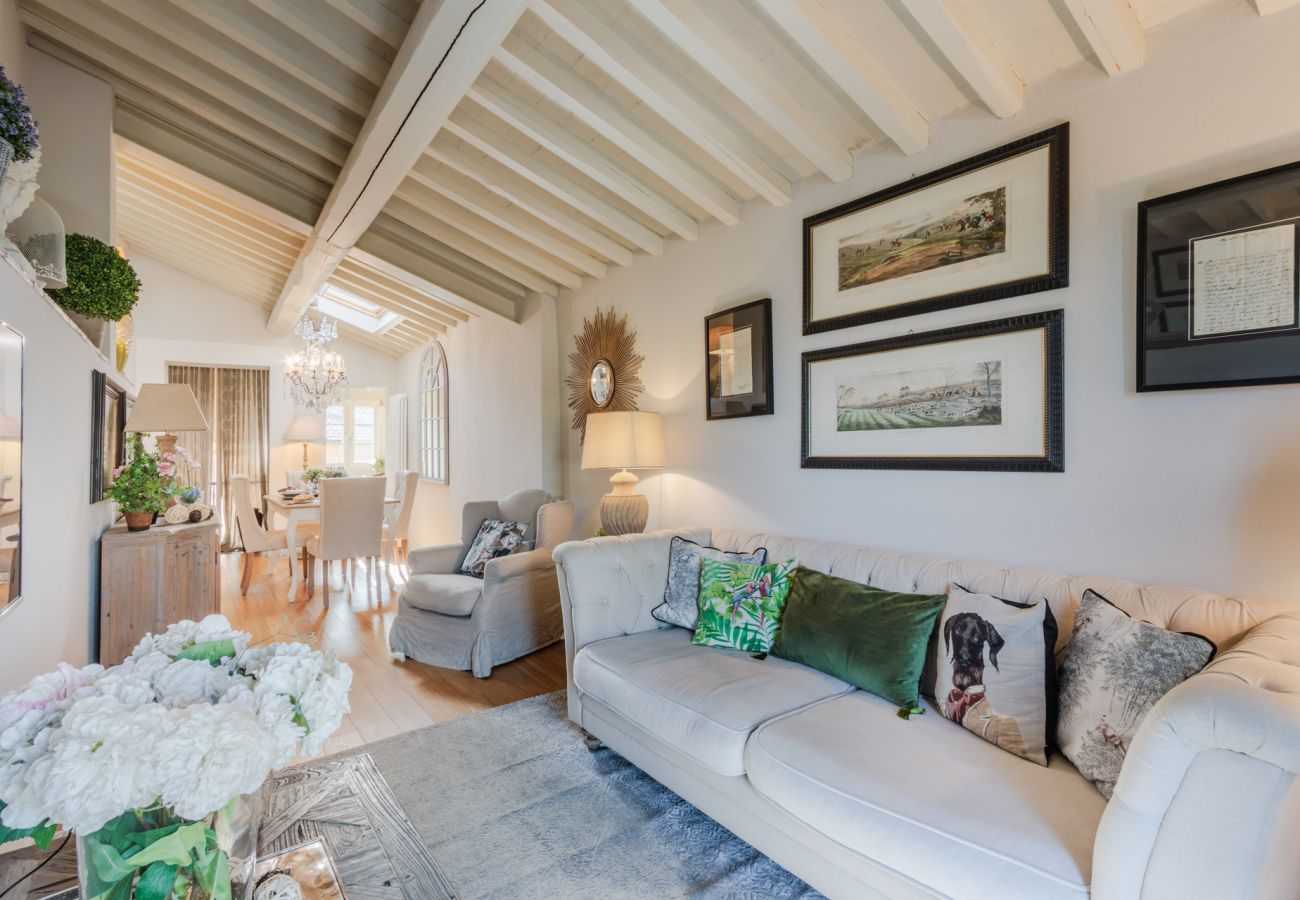 Appartamento a Lucca - Casa Laura, a Terrace above Lucca