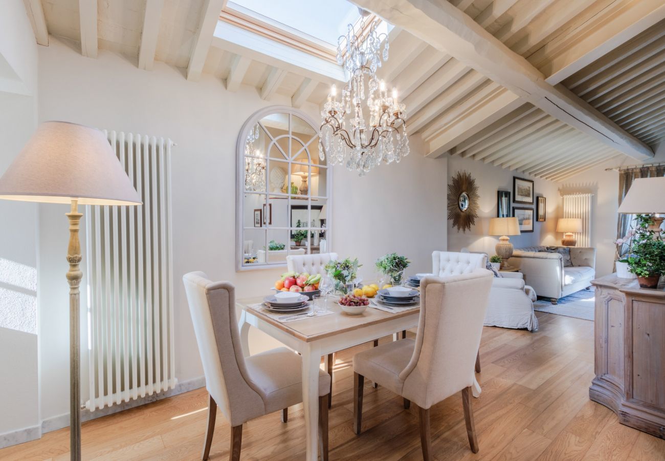 Appartamento a Lucca - Casa Laura, a Terrace above Lucca