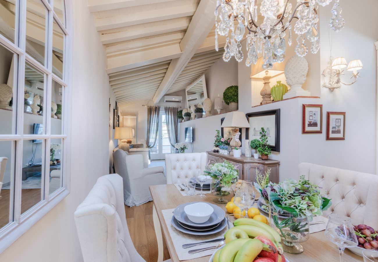 Appartamento a Lucca - Casa Laura, a Terrace above Lucca