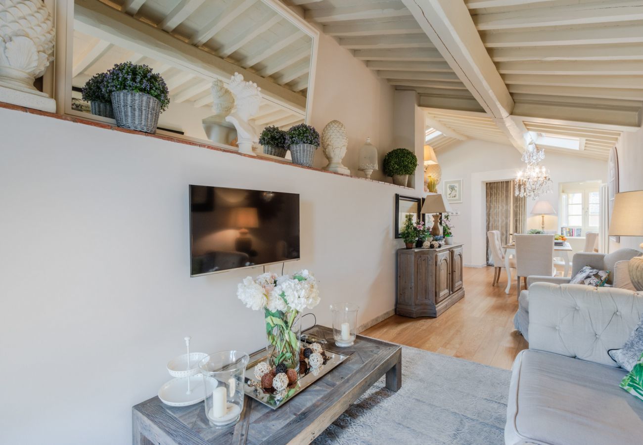 Appartamento a Lucca - Casa Laura, a Terrace above Lucca