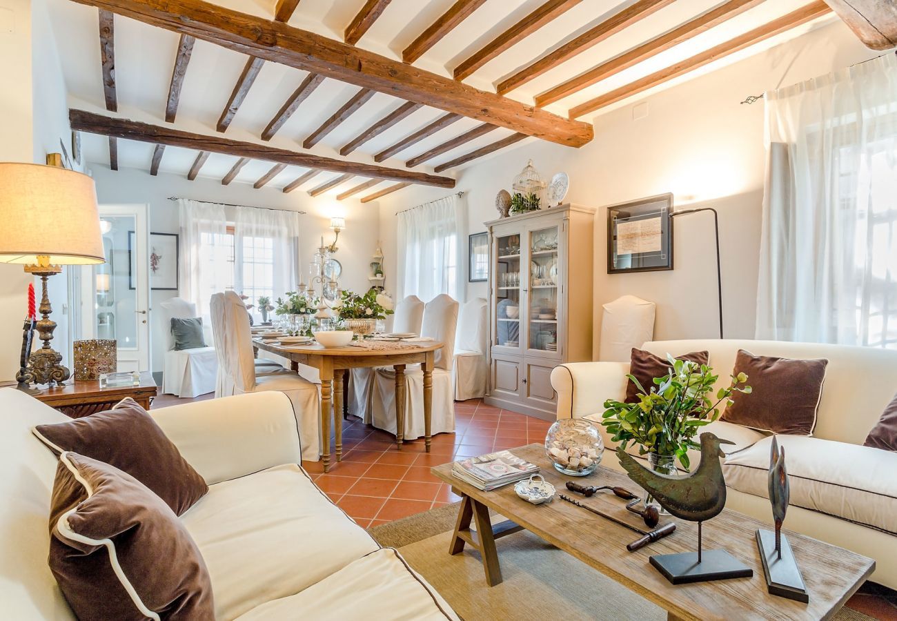 Villa a Lucca -  Panoramic 4 Bedrooms Farmhouse with Private Pool in Lucca close to Town Centre