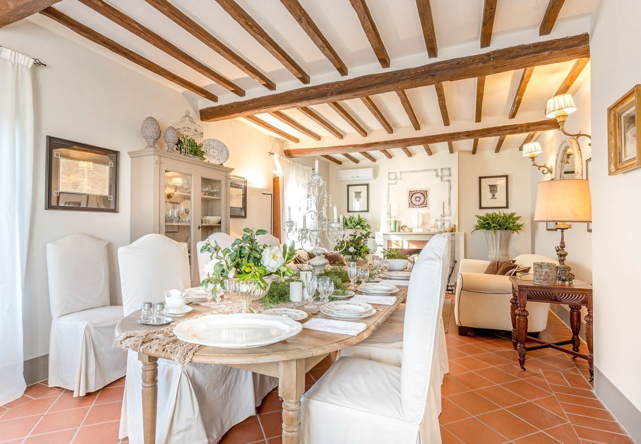 Villa a Lucca -  Panoramic 4 Bedrooms Farmhouse with Private Pool in Lucca close to Town Centre