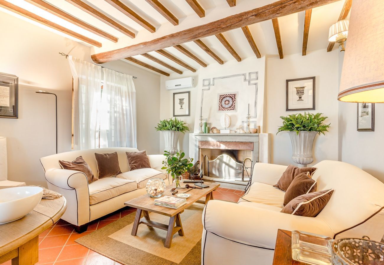 Villa a Lucca -  Panoramic 4 Bedrooms Farmhouse with Private Pool in Lucca close to Town Centre